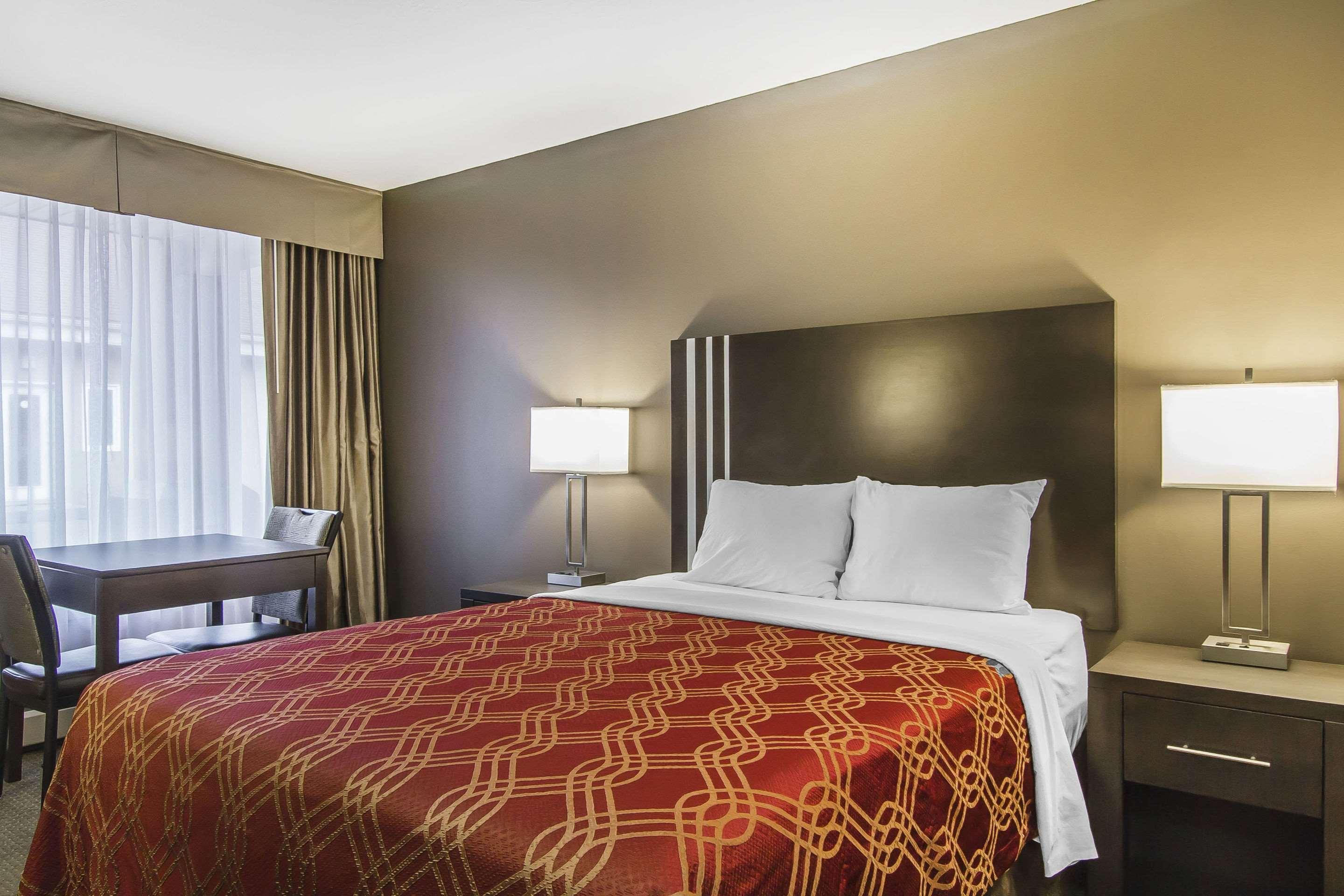 Econo Lodge Inn & Suites Lethbridge Ngoại thất bức ảnh