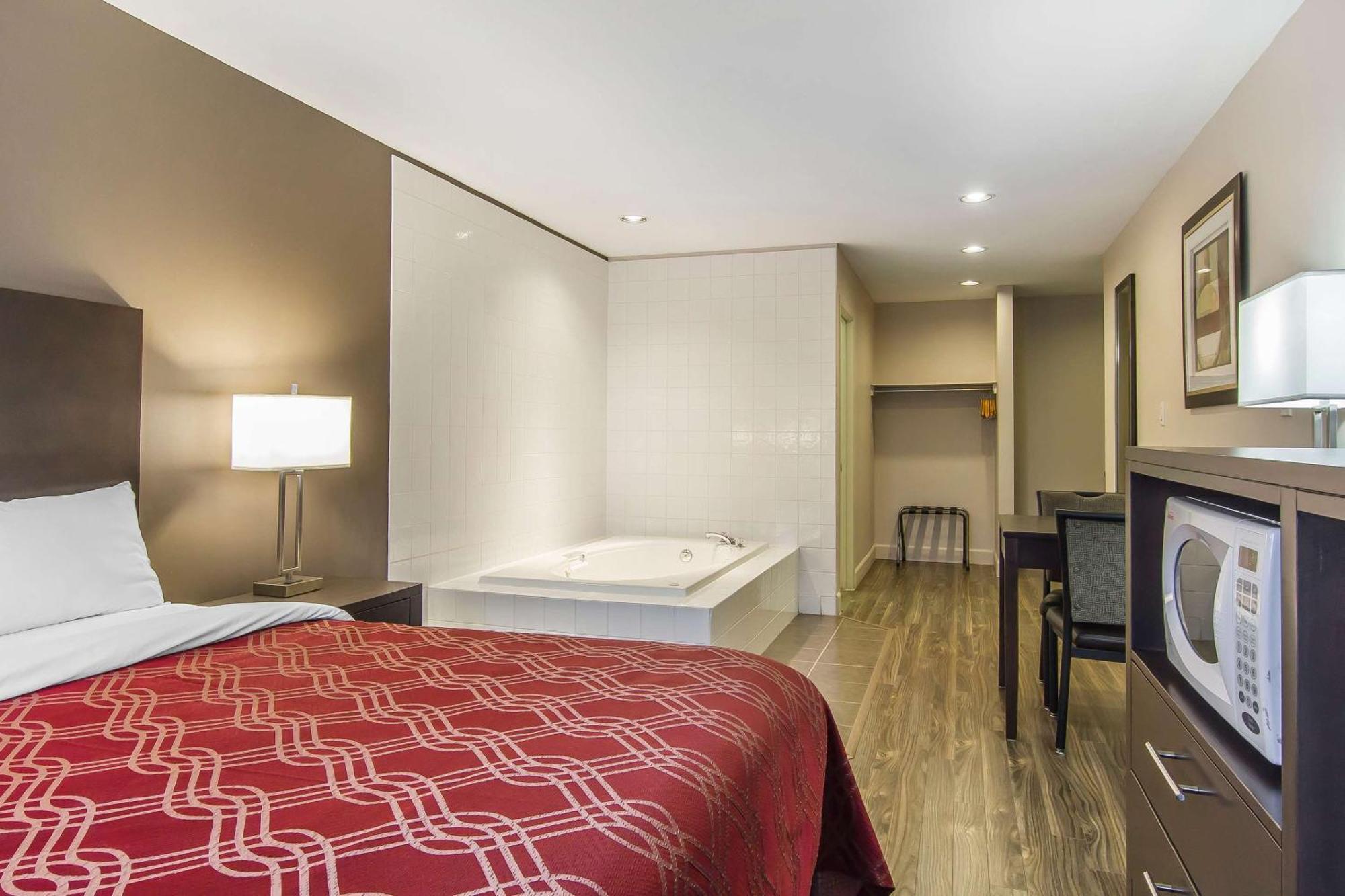 Econo Lodge Inn & Suites Lethbridge Ngoại thất bức ảnh
